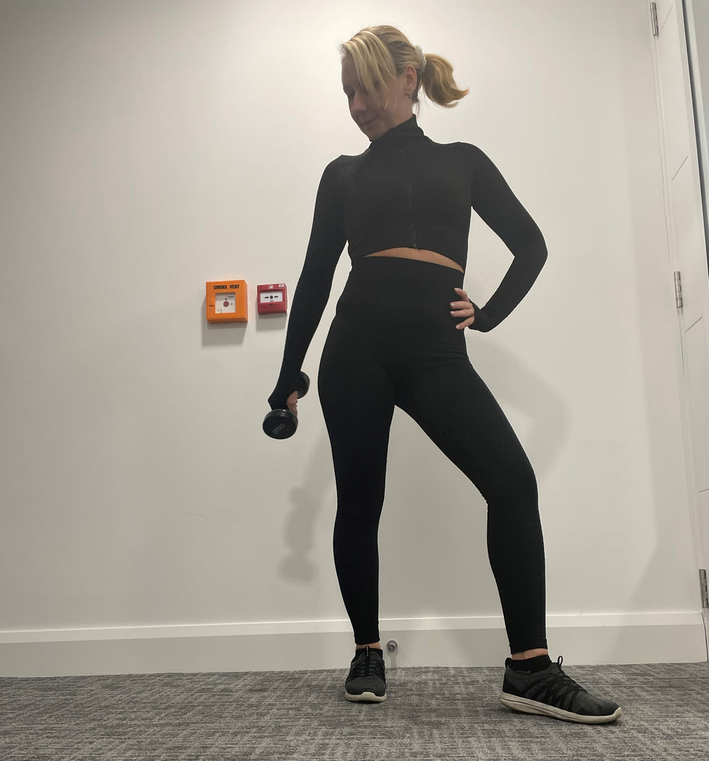 Women’s seamless fitness set with high-waisted sculpting leggings and long sleeve zip top.